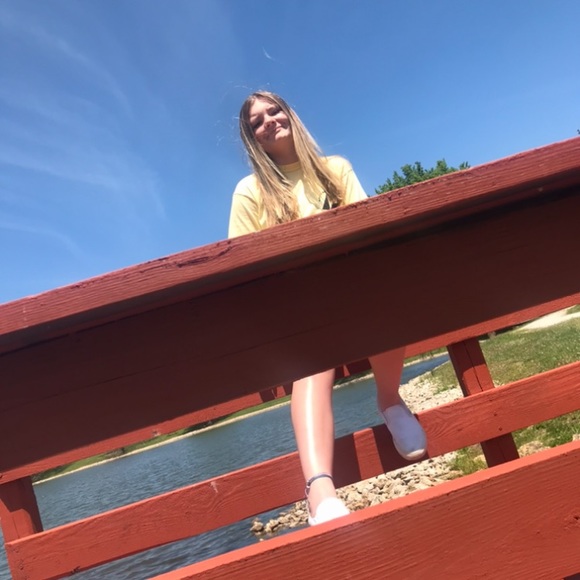 Meet your Posher, Cecilia - Picture 1 of 2